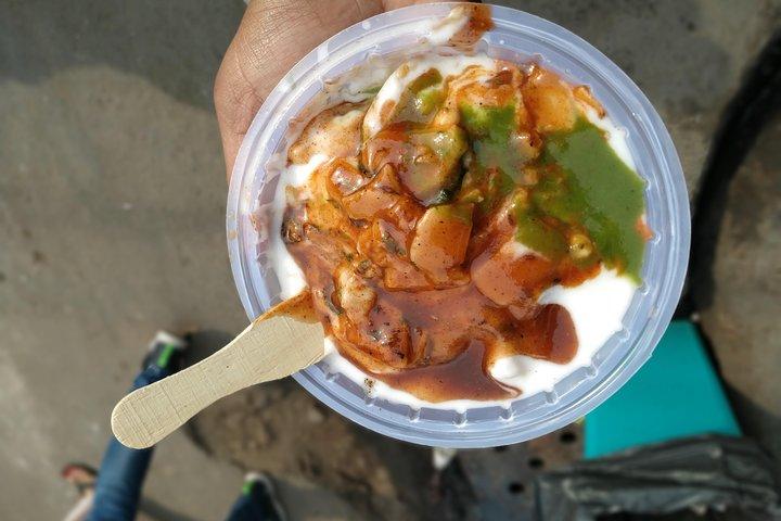 Campionamento di cibo di strada di Old e New Delhi