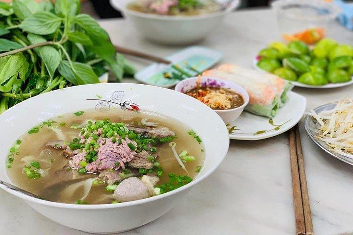 Esperienza gastronomica locale di Ho Chi Minh in auto (privata e all-inclusive)