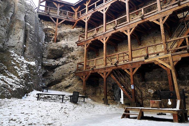 Fra Krakow: "The Witcher" Ogrodzieniec Castle Day Trip