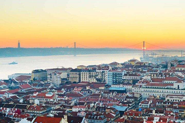 Sevilla Privétransfer naar Lissabon met optionele Evora-halte