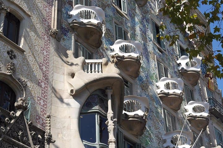 Gaudi's Casa Batlló and La Pedrera with Chocolate Tasting