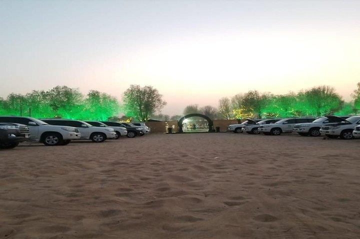 Abendliche Wüstensafari mit Dune Bashing, Kamelritt und Sandboard