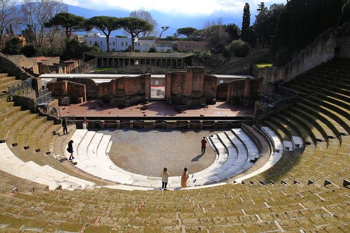 Pompeii Tour for Kids with Percy Jackson and The Heroes Hunt