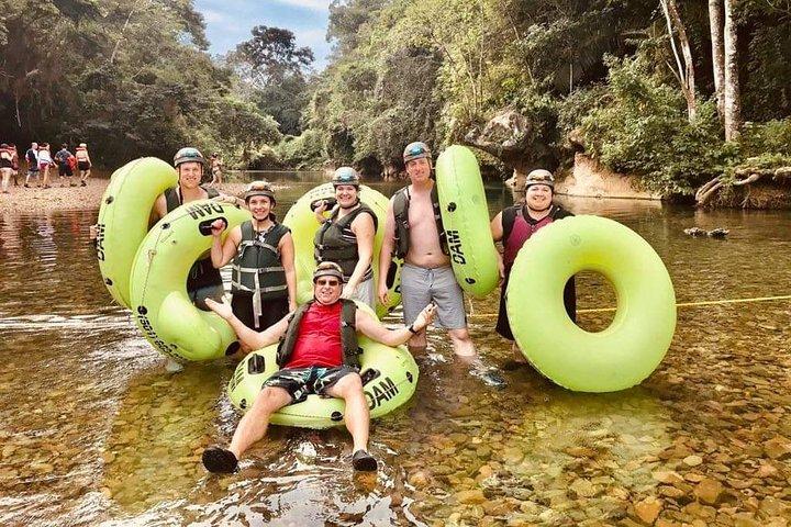 Excursion privée en tubing dans les grottes et en tyrolienne Belize