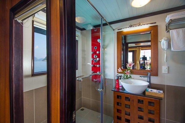 Tour della baia di Ha Long nella crociera centrale a 3 stelle