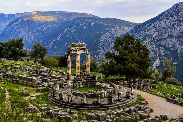 Mercedes Private Tour to Meteora Monasteries and Delphi