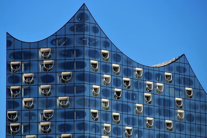 Hamburg Guided Bike Tour: Tradition and Modernity, Elbphilharmonie (min.4)