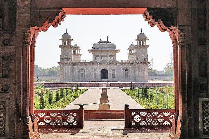 デリーからの同じ日のアグラツアー - Visit Tajmahal、Baby Taj&Fort