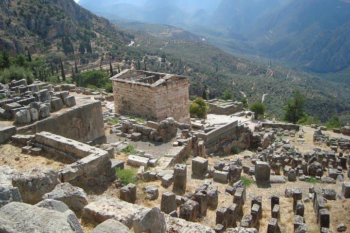 Thermopylae and Delphi full day private tour from Athens