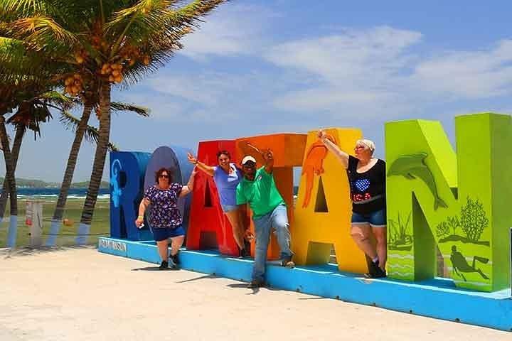 Tour Privado pela Ilha Roatan Fun Bus Group