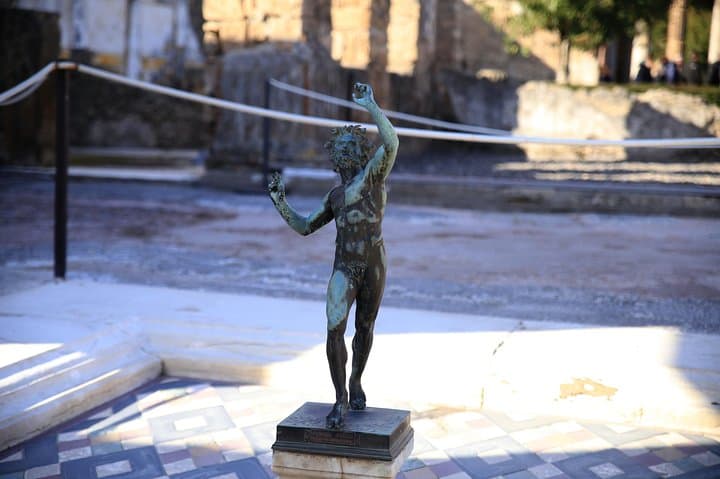 Skip-the-Line Best of Pompeii in one Day Tour w Local Guide & new opened houses