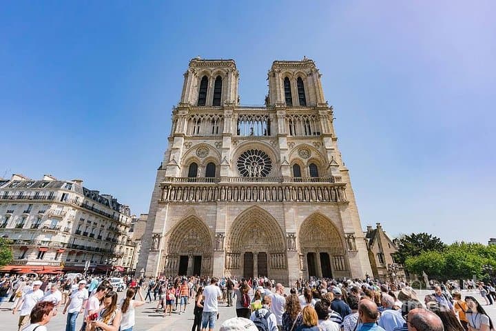 Private Transfers from Paris City to Paris Airport CDG
