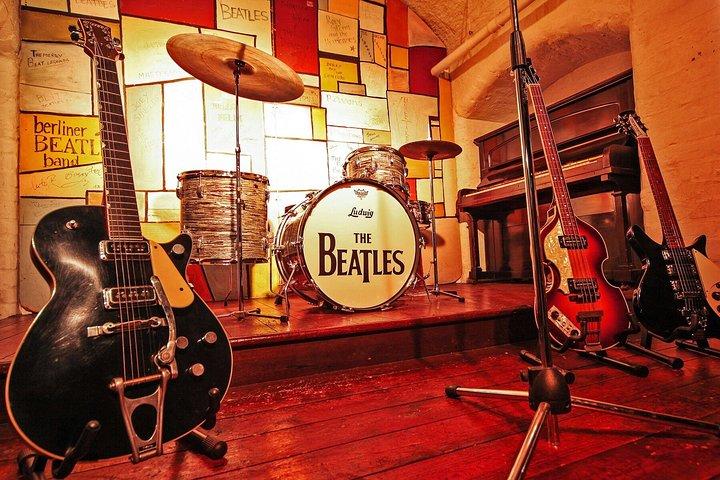 The Beatles & Liverpool Magical Mystery Tour från London