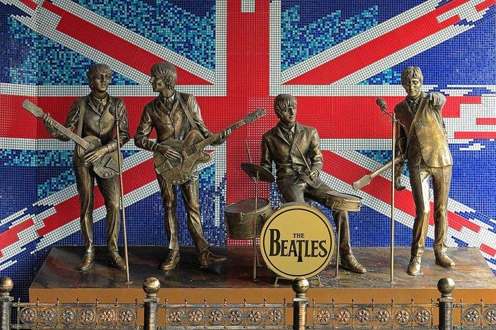 The Beatles & Liverpool Magical Mystery Tour från London