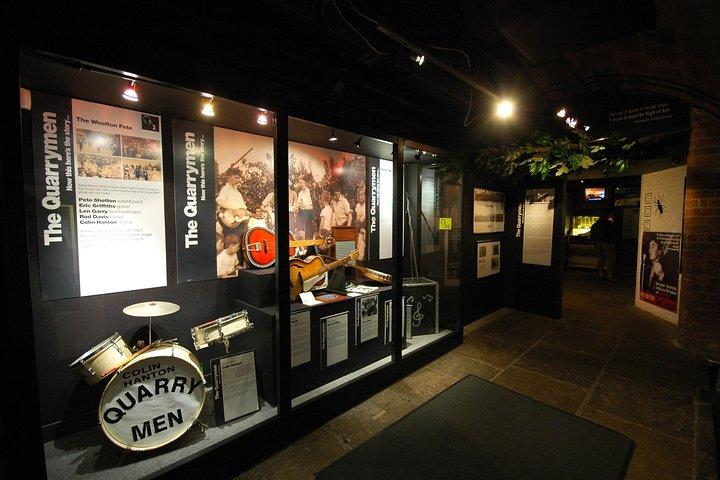 The Beatles & Liverpool Magical Mystery Tour från London