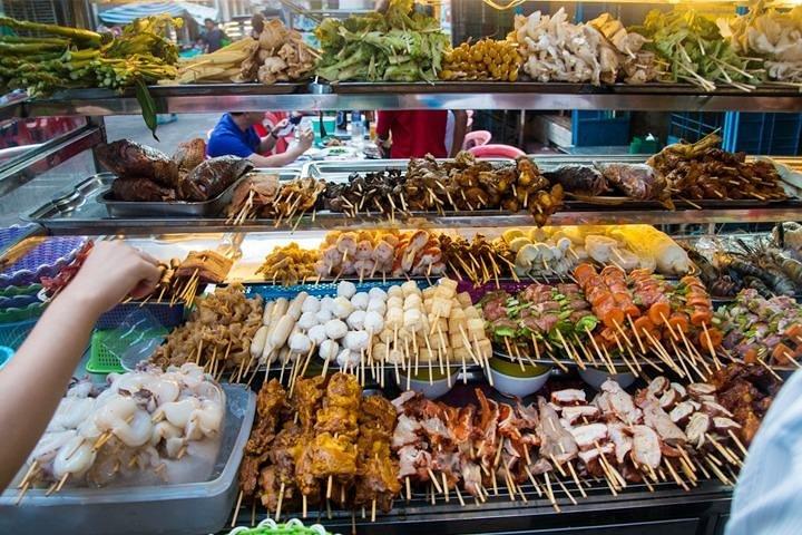 Visita privada al mercado nocturno y barbacoa