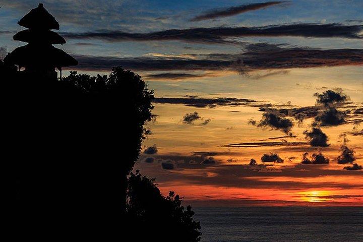 Templo do Mar dos Gêmeos de Bali: TANAH LOT E ULUWATU TEMPLE SUNSET