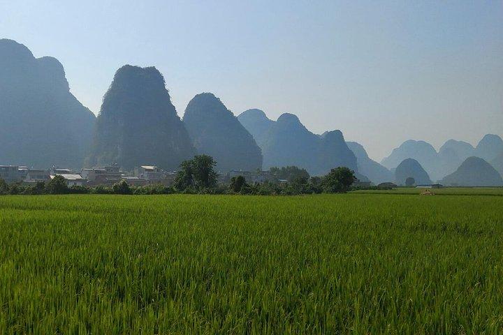 Excursão de 2 dias a Yangshuo com o barco de bambu Yulong e a cidade de Xingping