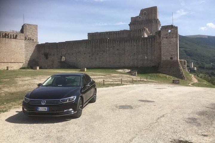 Traslado privado desde la ciudad o el aeropuerto de Roma a la zona de Umbría Asís-Perugia-Orvieto