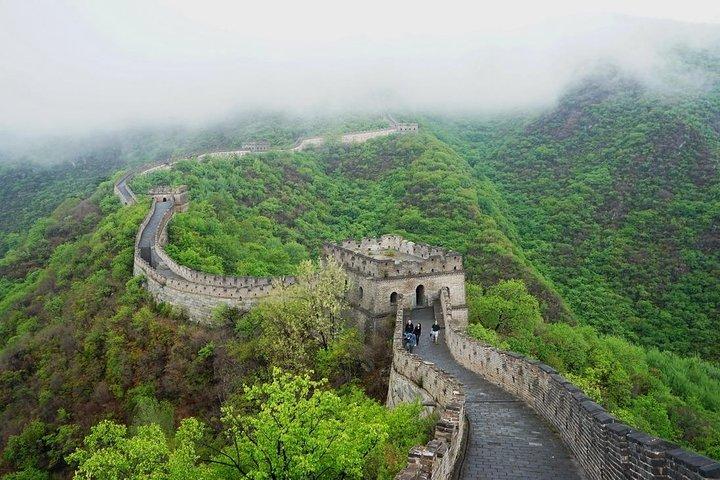 Tour privado de 2 días por Pekín que incluye Mutianyu Great Wall y Longqing Gorge
