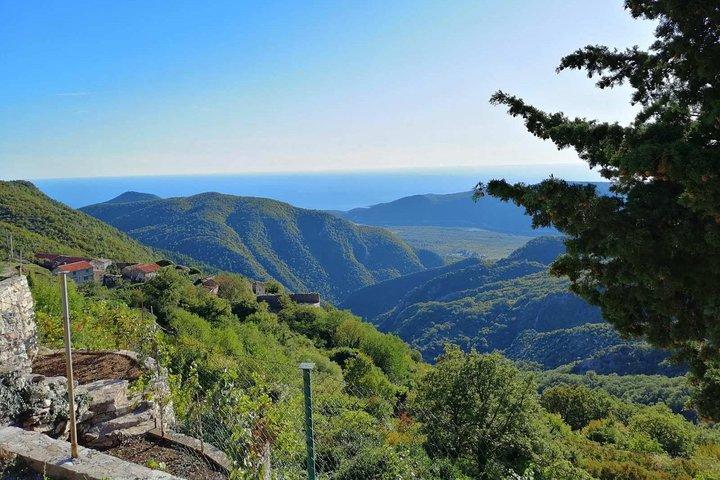 ブドヴァの上の丘陵地帯でのユニークな地元ガストロ体験