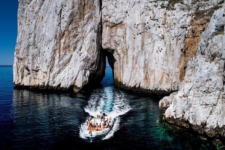Boat Tour Pan di Zucchero e Grotte della Costa delle Miniere