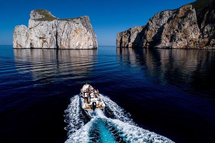 Boat Tour Pan di Zucchero e Grotte della Costa delle Miniere