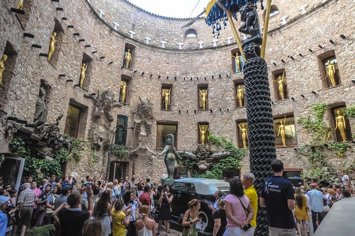 Dali Museum, House & Cadaques Small Group Tour from Barcelona