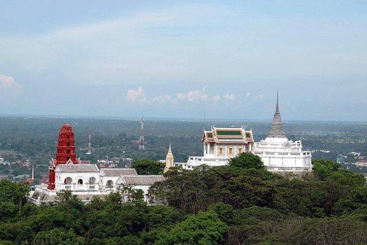 ペッチャブリの歴史的な宮殿と古代寺院 - ホアヒンからのプライベート ツアー