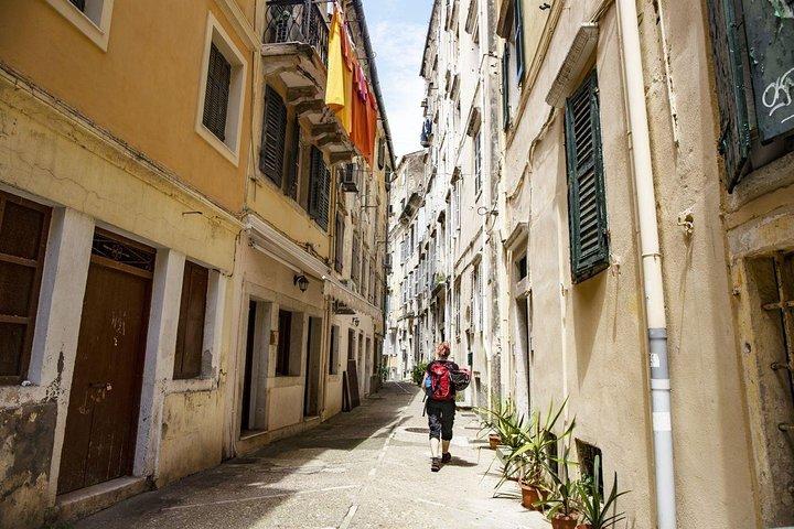 Bicicleta ao redor da cidade de Corfu como um local!