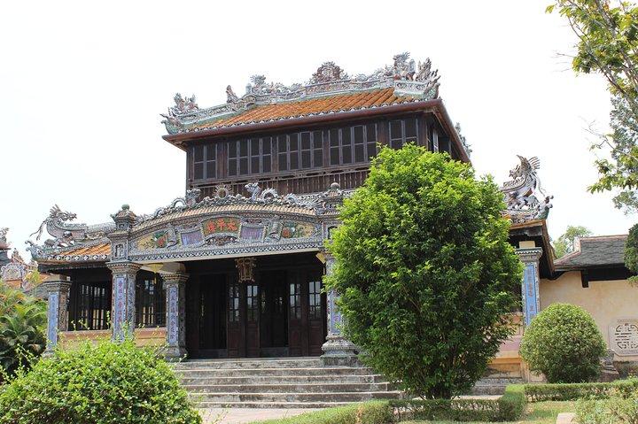 Explorando a Cidade Imperial de Hue, a tumba de Tu Duc e o pagode de Thien Mu