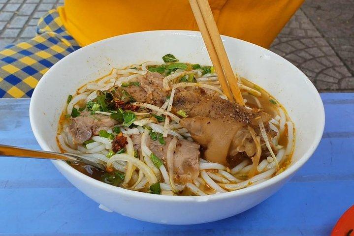 Hue Street Food Tour à noite de scooter