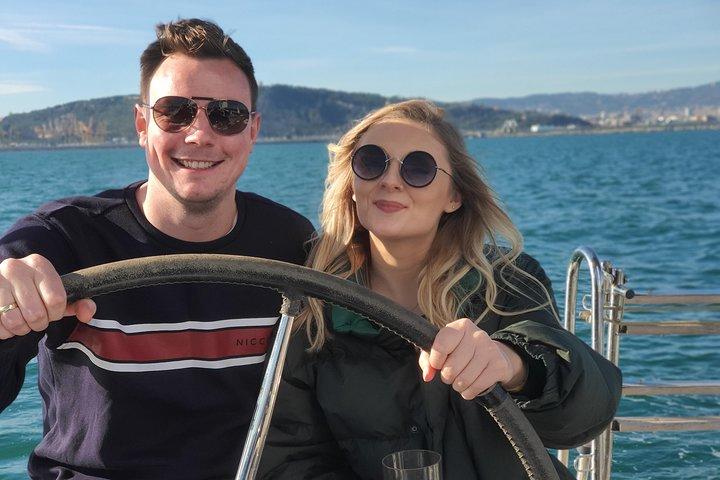 Exclusivo crucero privado de lujo por Barcelona con barra libre