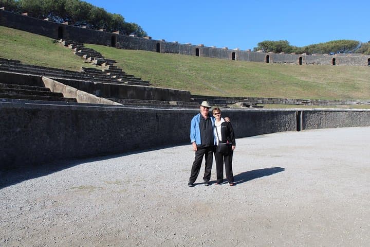 Pompeii tour and wine tasting