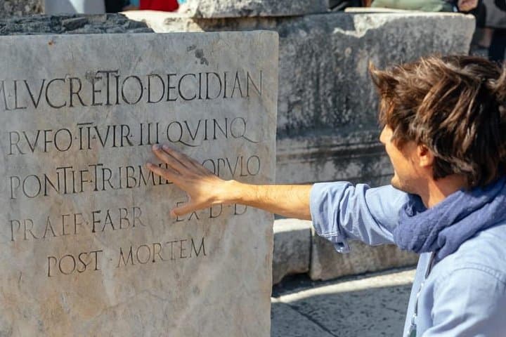 3-Hours Private Walking Tour in Pompeii with an Archaeologist