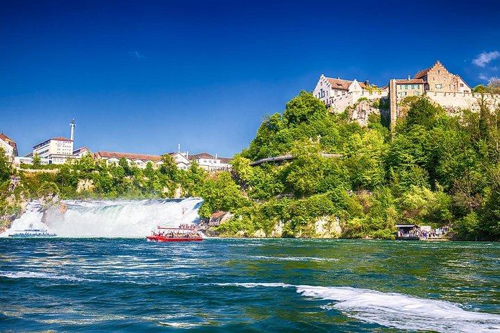 チューリッヒからドイツの黒い森とスイスのラインの滝への旅