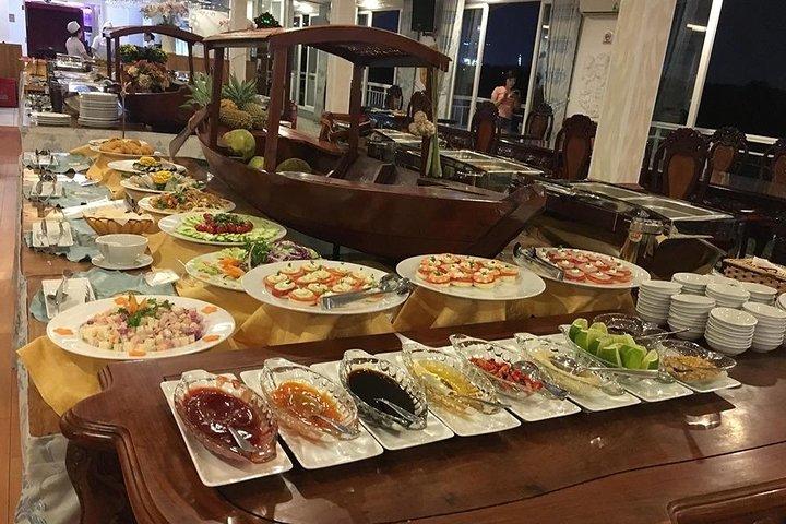 Cidade de Chi Minh: Water Puppet Show & Saigon River Dinner Cruise
