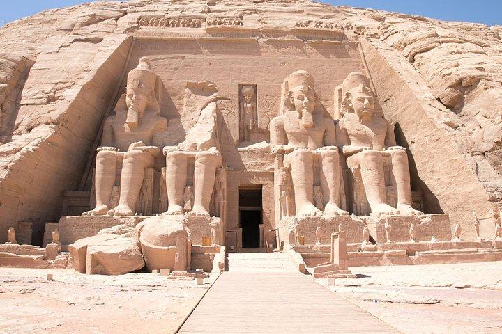 Tour privado al templo de Abu Simbel desde Aswan