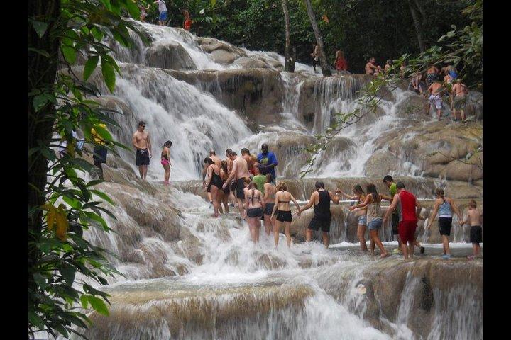 Tubulação fluvial e Cataratas do rio Dunn