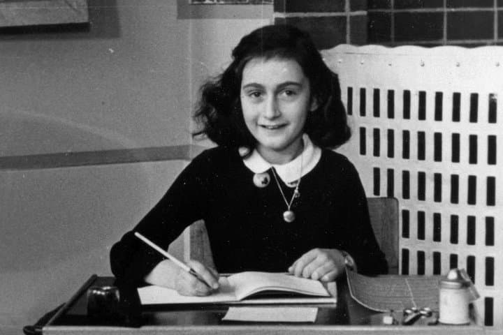 2-Hour Private Anne Frank Walking Tour with Drink