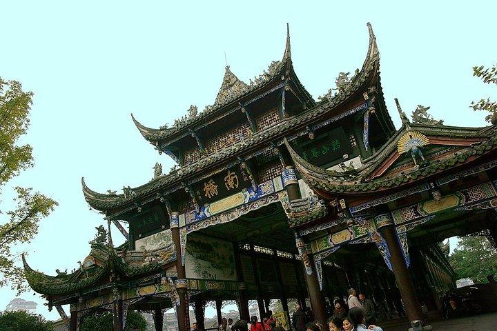 1-Day Chengdu Private Tour: Dujiangyan Ancient River Irrigation and Temple Site