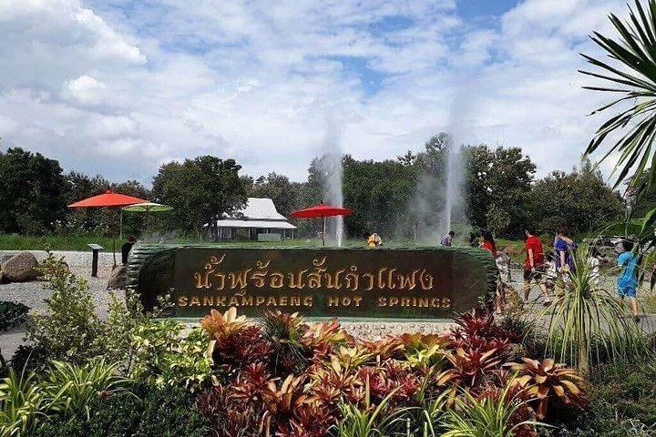 Hot Springs San Kamphaeng og Thai håndværketur fra Chiang Mai