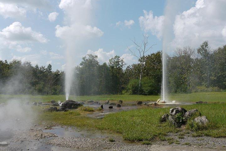 Hot Springs San Kamphaeng og Thai håndværketur fra Chiang Mai
