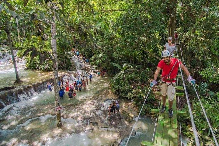 Traslado privado de ida e volta para Dunns River Climb e tirolesa sobre as cataratas!
