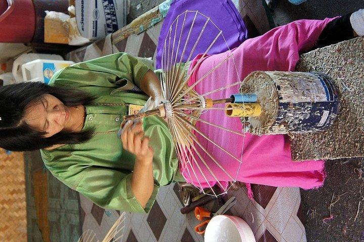 Excursion d'une demi-journée à Chiang Mai Source chaude de Sankampaeng et artisanat (minimum 2 personnes)