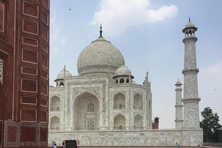 Taj Mahal City Tour med bil eller tåg från Jaipur