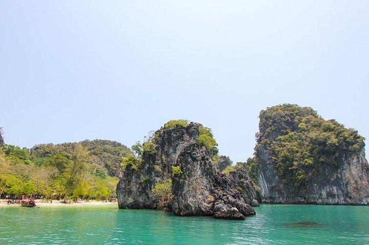 Tour di snorkeling e tramonto delle isole Krabi Hong in Longtail Boat