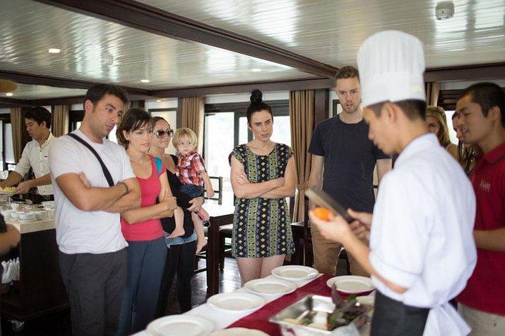 Top-bewertete Luxus-Halong Bay 2-Tages-Kreuzfahrt Inklusive Hanoi-Transfer