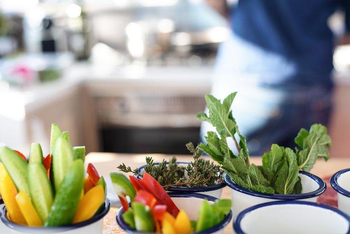 Cena privada en catamarán al atardecer con una experiencia de chef y navegación