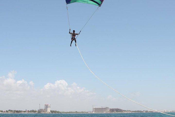 Catamaran à voile avec open bar à Isla Mujeres